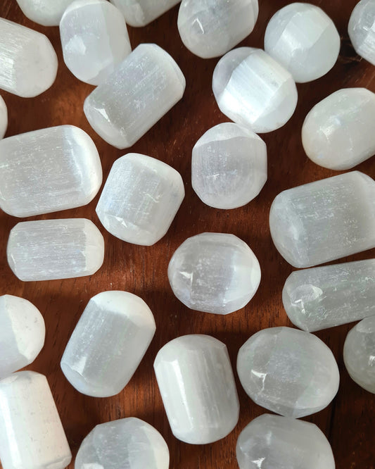 Selenite tumblestone